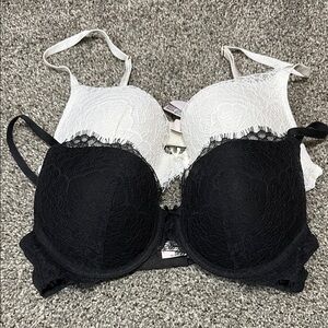 Victoria’s Secret like new bras Elegant Lace Black and White Bra Set
